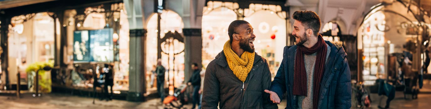 Friends talking about banking benefits